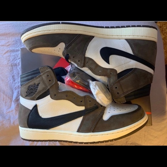 travis scott jordan 1 on feet